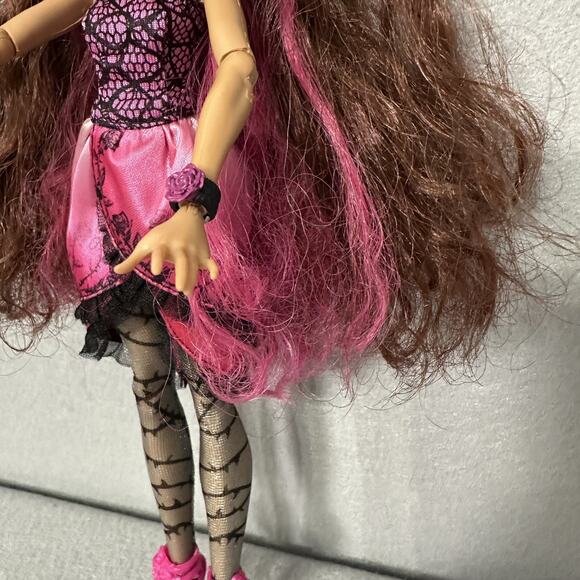 Ever After High Briar Beauty First Wave Chapter Doll 2012 - Picture 3 of 11